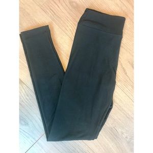 *RARE* LuLaRoe Solid Black Tween Leggings